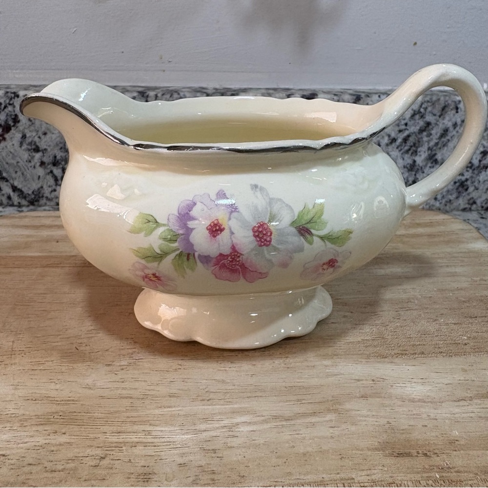 Homer Laughlin Virginia Rose Gravy Boat - #C49N8 - Made In USA- Great Condition